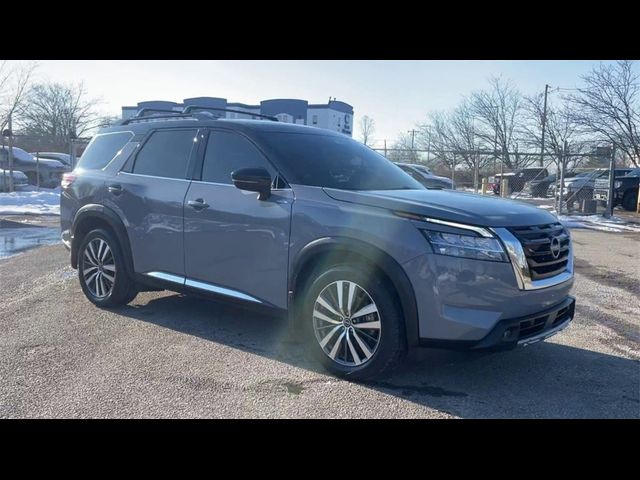 2022 Nissan Pathfinder Platinum