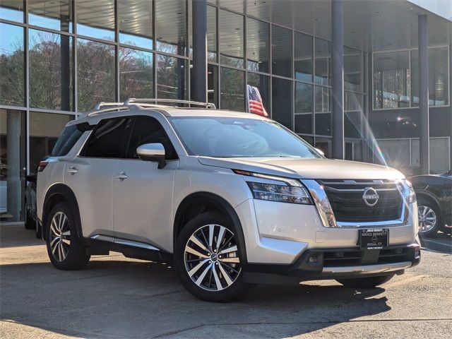 2022 Nissan Pathfinder Platinum