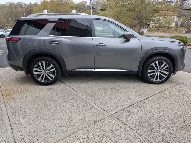 2022 Nissan Pathfinder Platinum