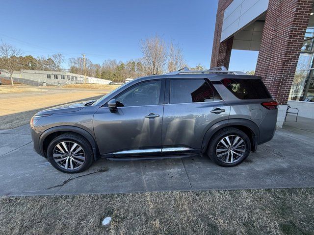 2022 Nissan Pathfinder Platinum