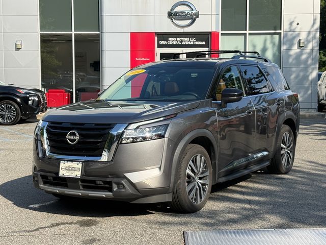 2022 Nissan Pathfinder Platinum