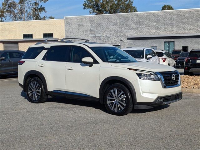 2022 Nissan Pathfinder Platinum