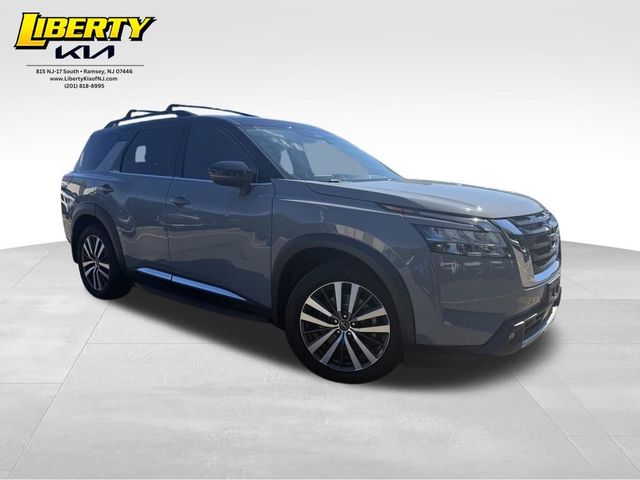 2022 Nissan Pathfinder Platinum