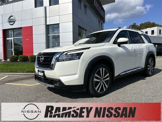 2022 Nissan Pathfinder Platinum