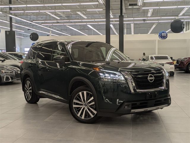 2022 Nissan Pathfinder Platinum