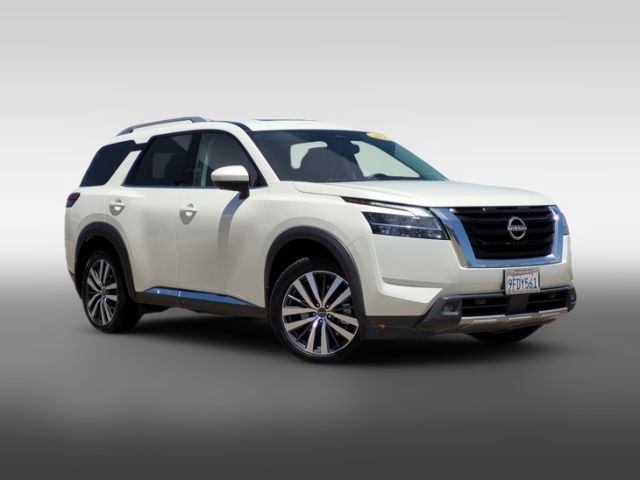 2022 Nissan Pathfinder Platinum