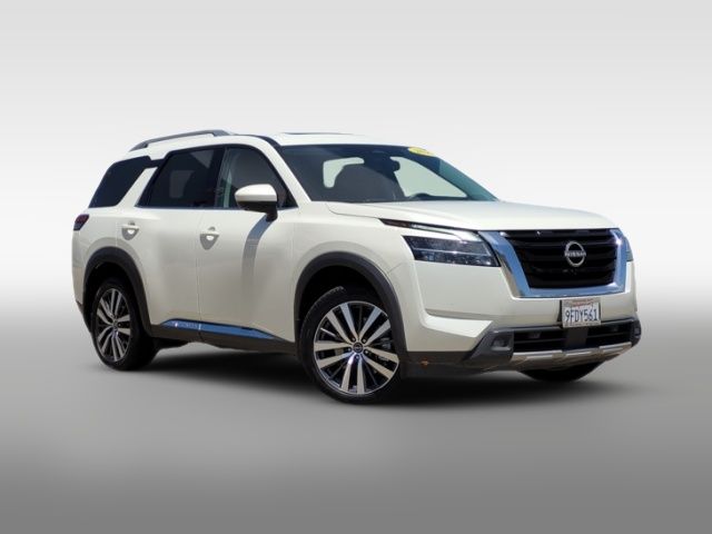 2022 Nissan Pathfinder Platinum