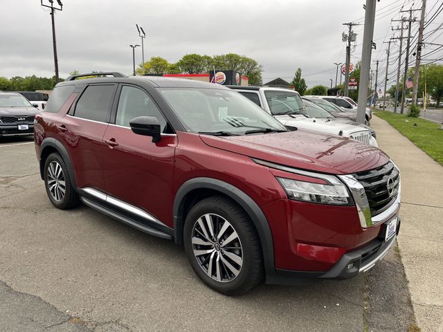2022 Nissan Pathfinder Platinum
