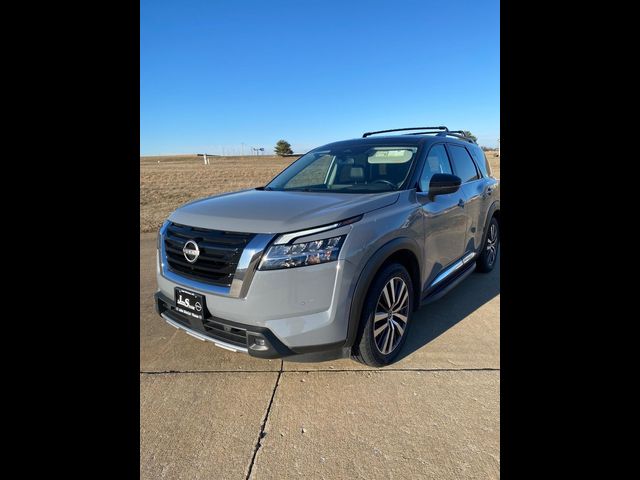 2022 Nissan Pathfinder Platinum