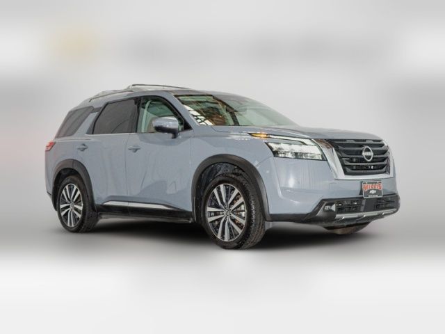 2022 Nissan Pathfinder Platinum