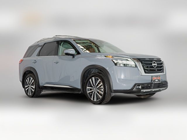 2022 Nissan Pathfinder Platinum