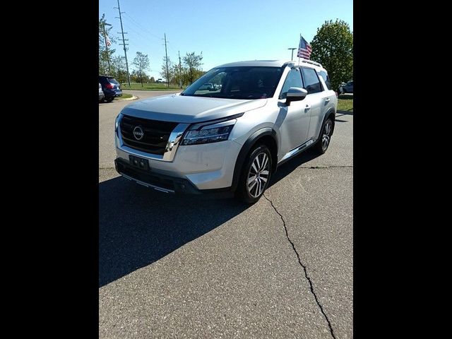 2022 Nissan Pathfinder Platinum