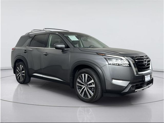 2022 Nissan Pathfinder Platinum