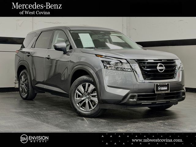 2022 Nissan Pathfinder S