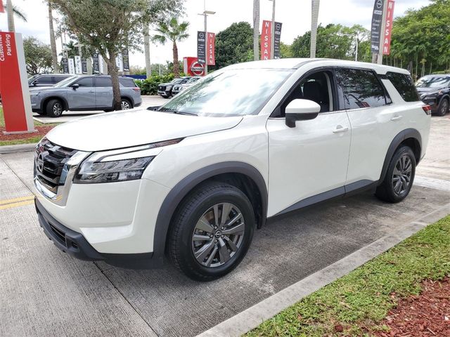 2022 Nissan Pathfinder S