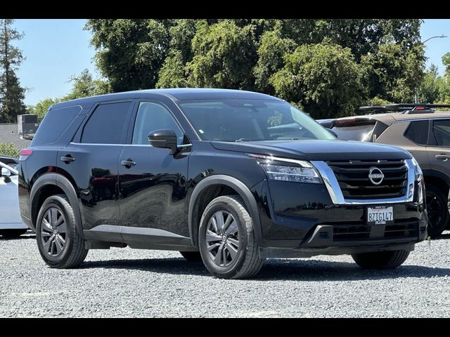 2022 Nissan Pathfinder S