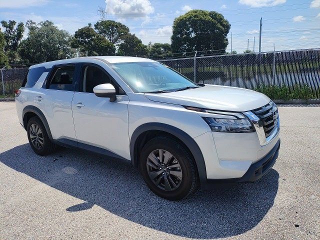 2022 Nissan Pathfinder S