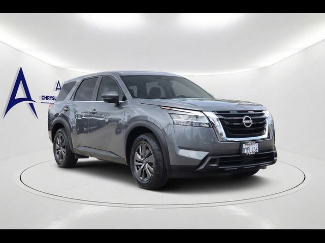 2022 Nissan Pathfinder S