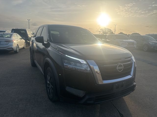 2022 Nissan Pathfinder S