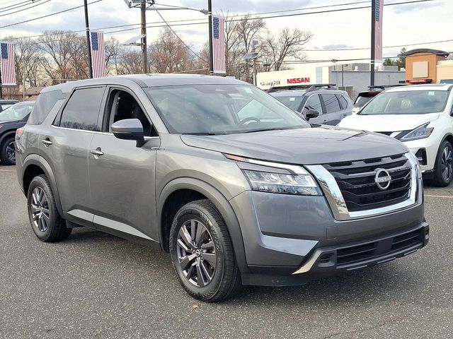 2022 Nissan Pathfinder S