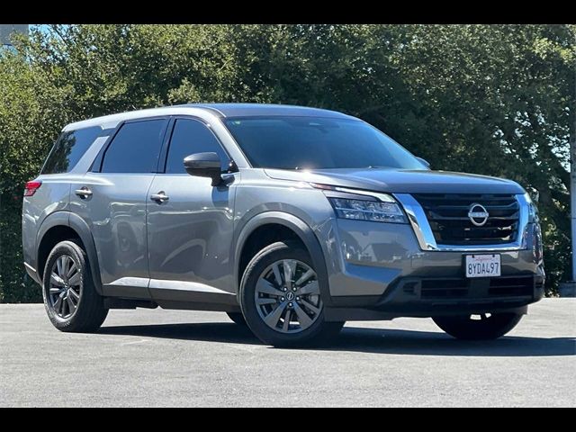 2022 Nissan Pathfinder S