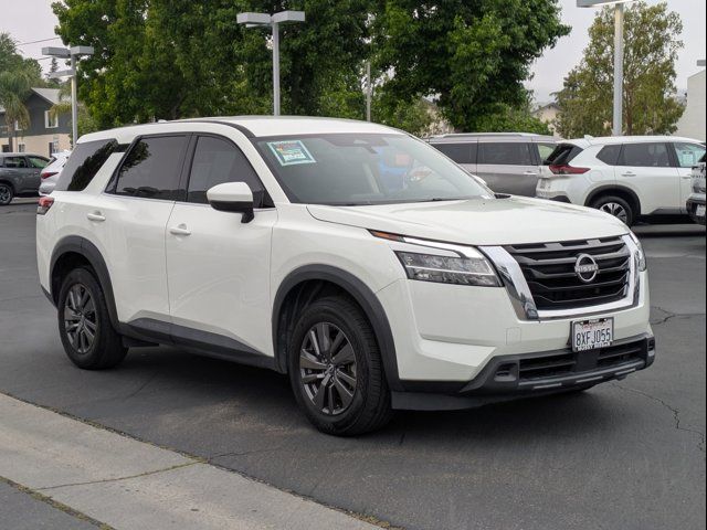 2022 Nissan Pathfinder S