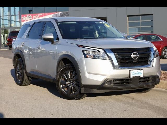 2022 Nissan Pathfinder S