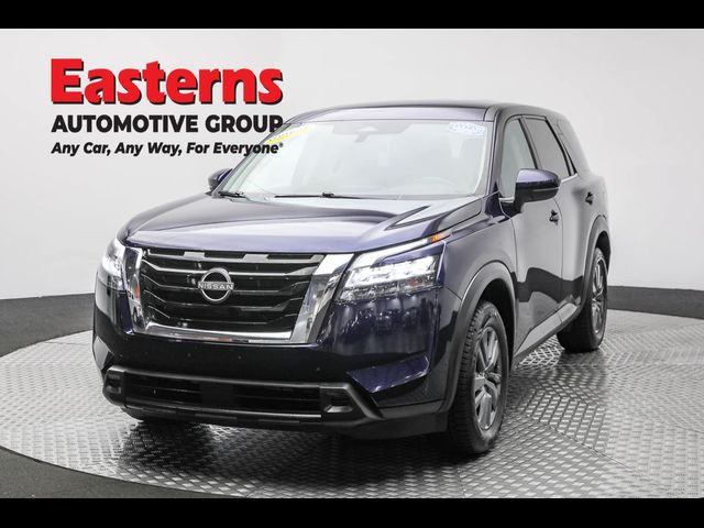 2022 Nissan Pathfinder S