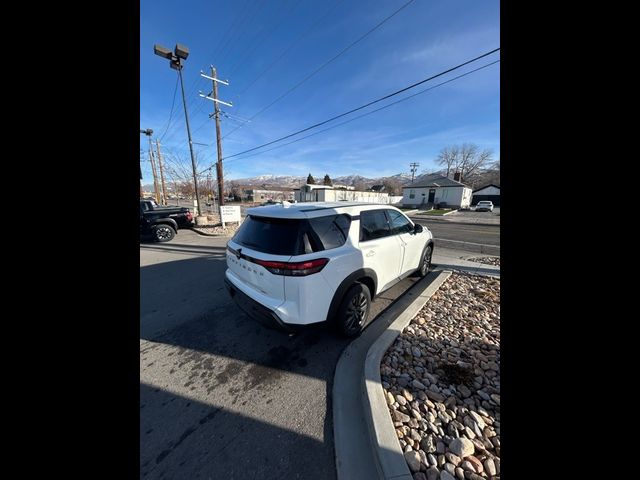 2022 Nissan Pathfinder S