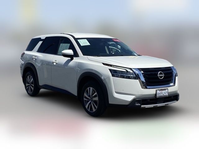 2022 Nissan Pathfinder SL