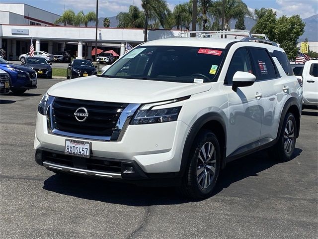 2022 Nissan Pathfinder SL