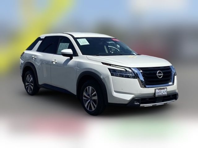 2022 Nissan Pathfinder SL