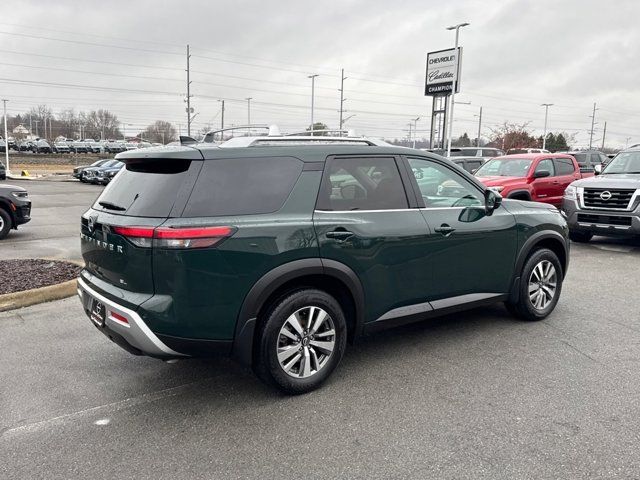 2022 Nissan Pathfinder SL