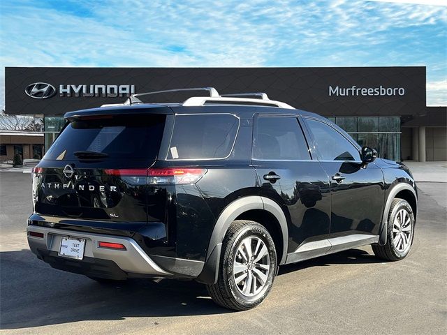 2022 Nissan Pathfinder SL