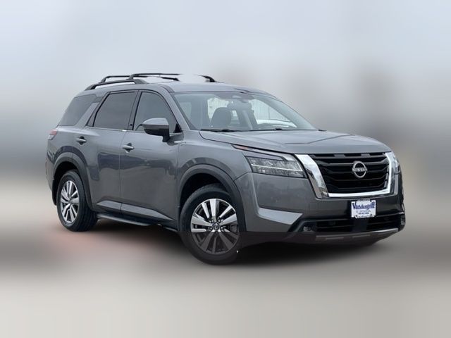 2022 Nissan Pathfinder SL