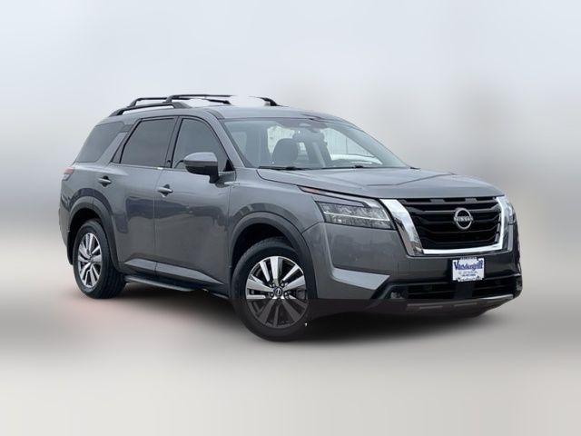 2022 Nissan Pathfinder SL