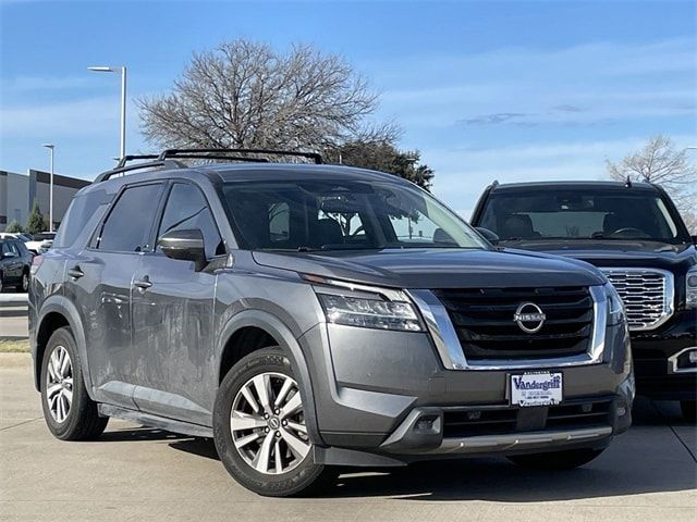 2022 Nissan Pathfinder SL