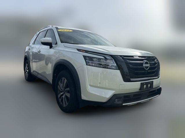 2022 Nissan Pathfinder SL