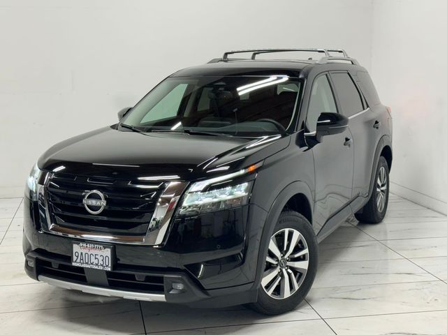 2022 Nissan Pathfinder SL