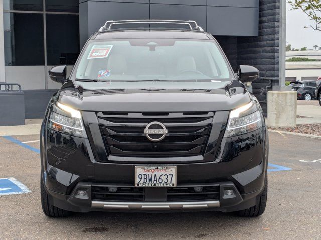 2022 Nissan Pathfinder SL