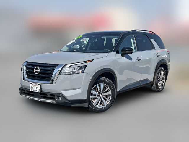 2022 Nissan Pathfinder SL