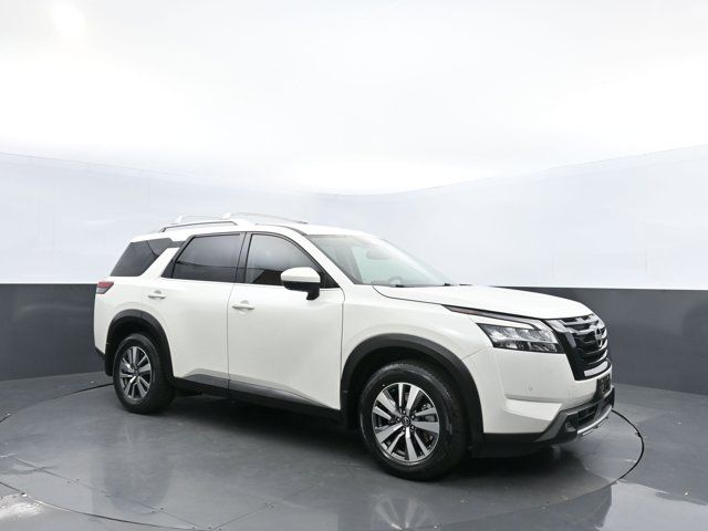 2022 Nissan Pathfinder SL