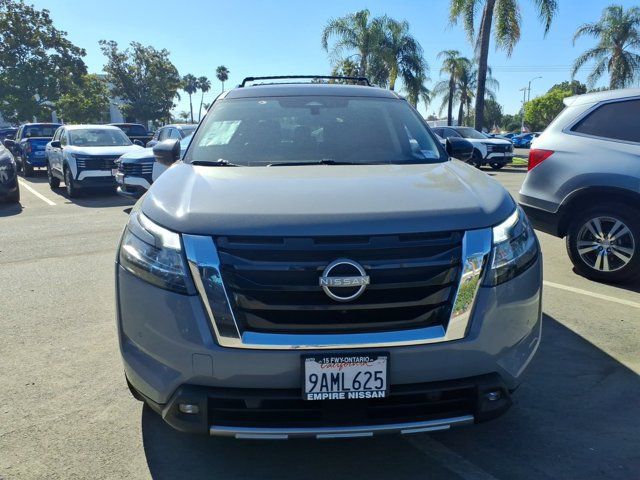 2022 Nissan Pathfinder SL