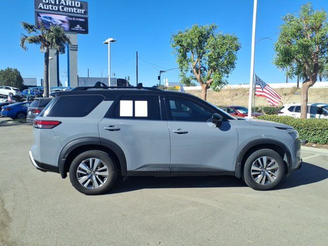 2022 Nissan Pathfinder SL