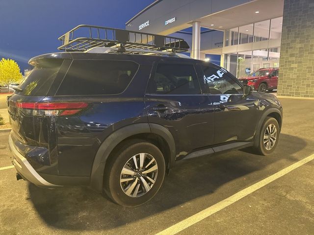 2022 Nissan Pathfinder SL