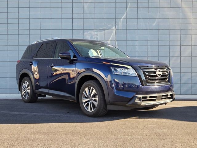 2022 Nissan Pathfinder SL