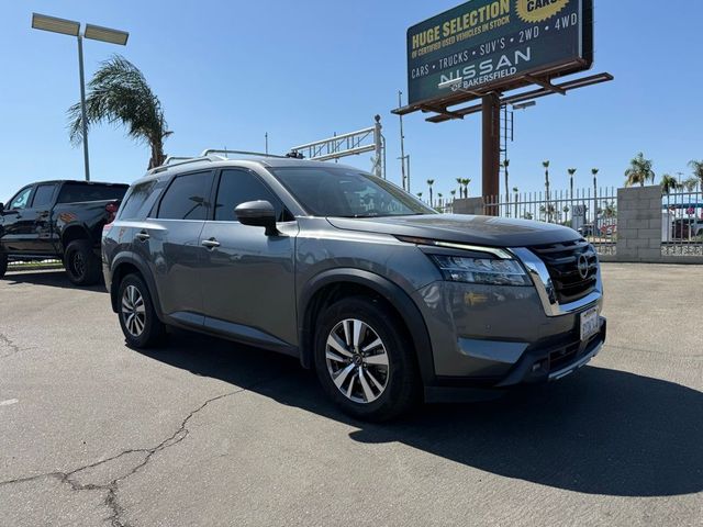 2022 Nissan Pathfinder SL