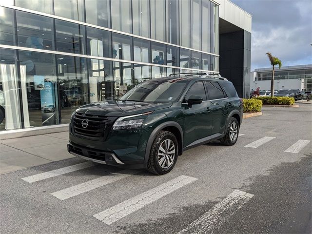 2022 Nissan Pathfinder SL