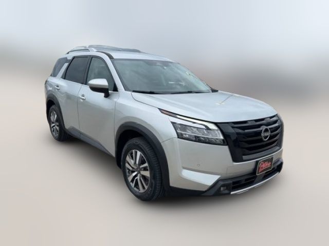 2022 Nissan Pathfinder SL