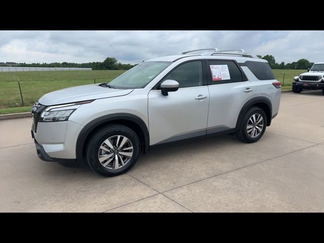 2022 Nissan Pathfinder SL